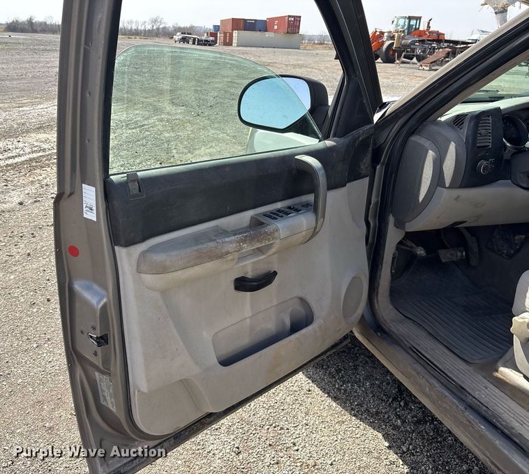 image for item OB9457 2007 GMC Sierra 1500 Crew Cab pickup truck