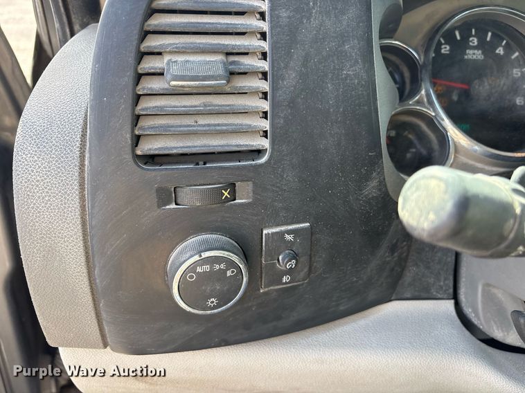 image for item OB9457 2007 GMC Sierra 1500 Crew Cab pickup truck