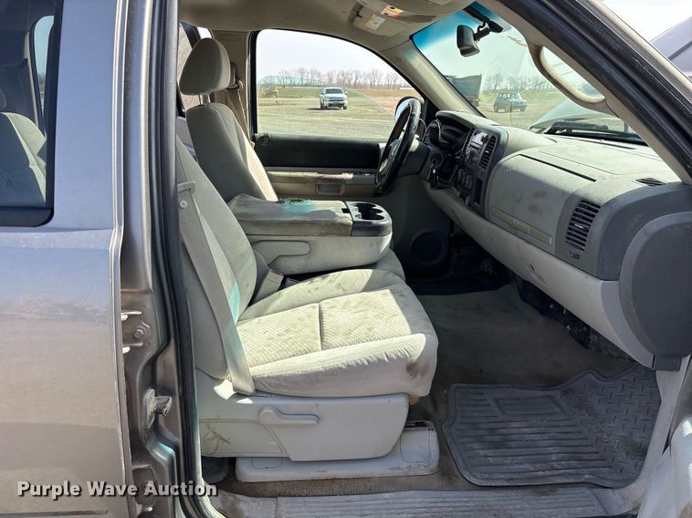 image for item OB9457 2007 GMC Sierra 1500 Crew Cab pickup truck