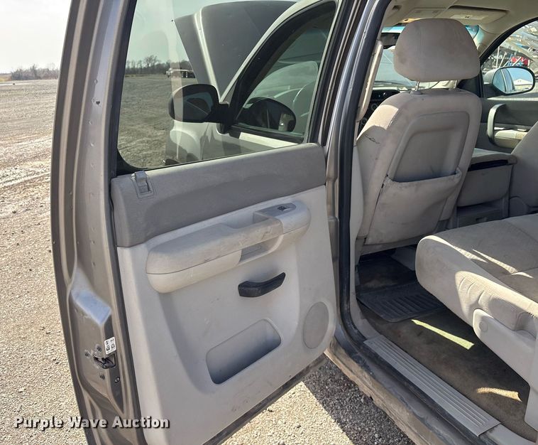 image for item OB9457 2007 GMC Sierra 1500 Crew Cab pickup truck