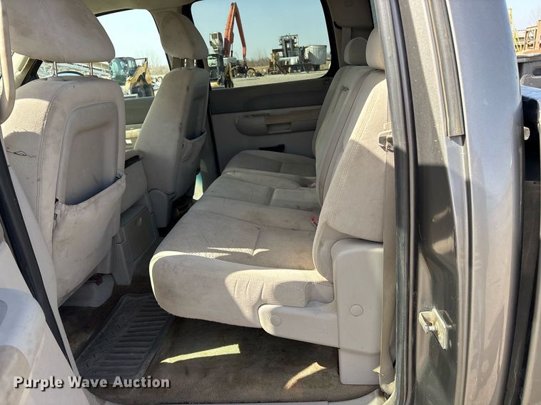 image for item OB9457 2007 GMC Sierra 1500 Crew Cab pickup truck