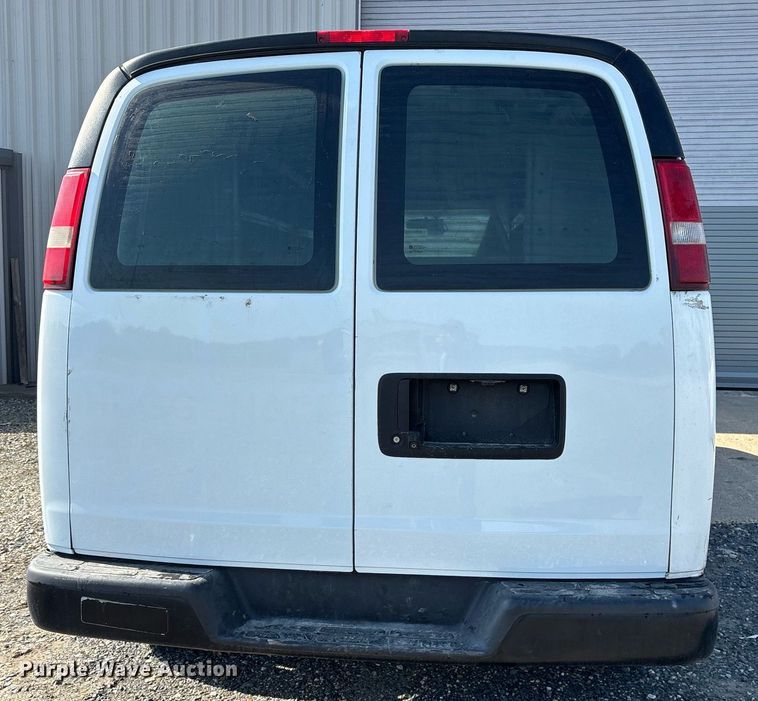 image for item OB9621 2017 Chevrolet Express 2500 van