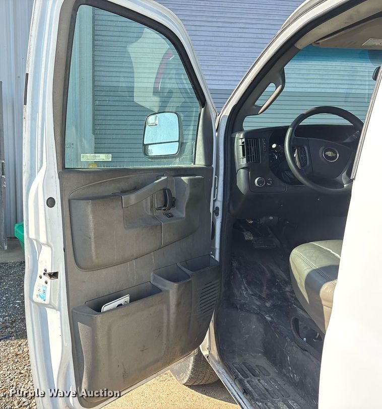 image for item OB9621 2017 Chevrolet Express 2500 van