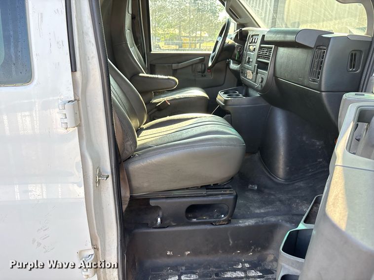 image for item OB9621 2017 Chevrolet Express 2500 van