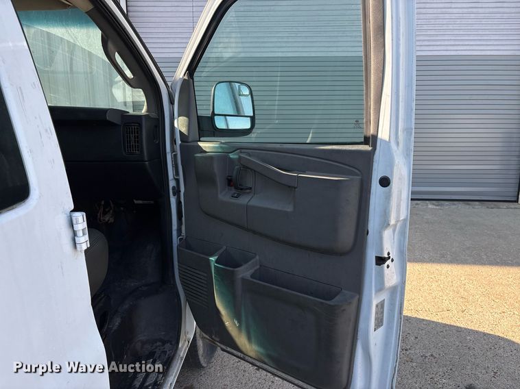 image for item OB9621 2017 Chevrolet Express 2500 van