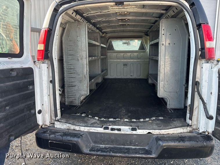 image for item OB9621 2017 Chevrolet Express 2500 van