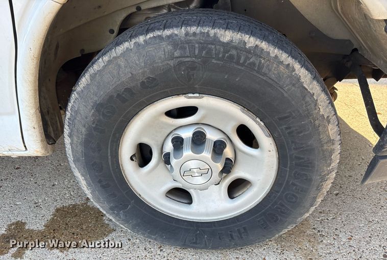 image for item OB9621 2017 Chevrolet Express 2500 van