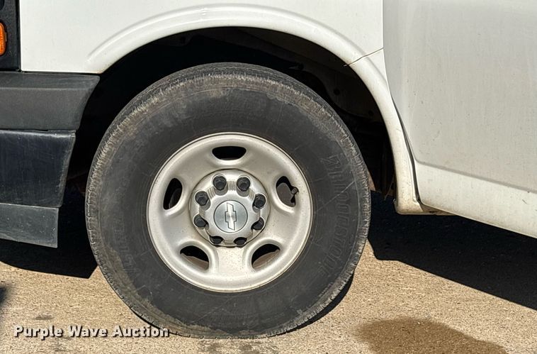 image for item OB9621 2017 Chevrolet Express 2500 van