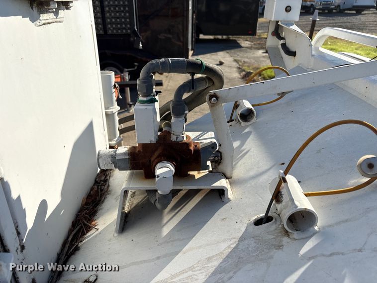 image for item YA1420 2014 Brush Bandit 200UC wood chipper