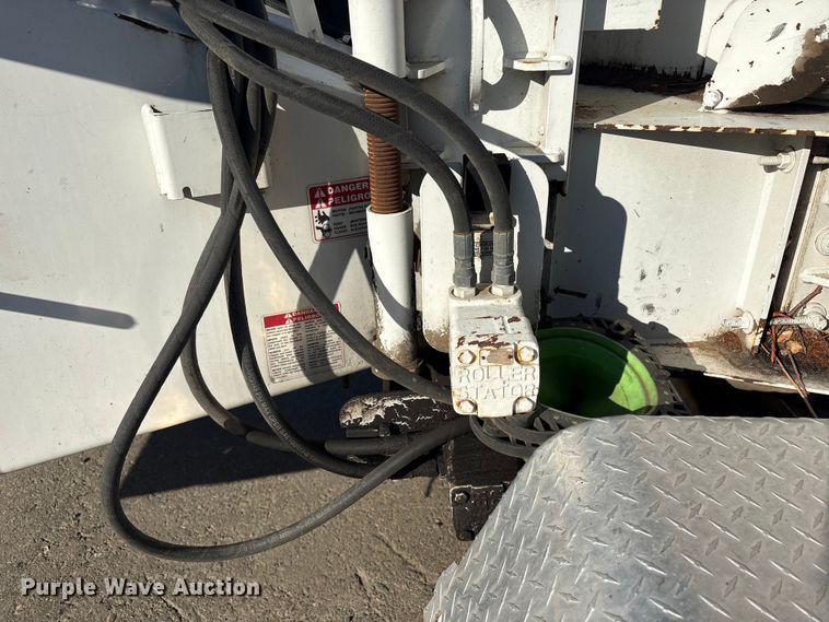 image for item YA1420 2014 Brush Bandit 200UC wood chipper