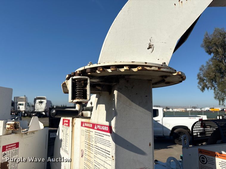 image for item YA1420 2014 Brush Bandit 200UC wood chipper