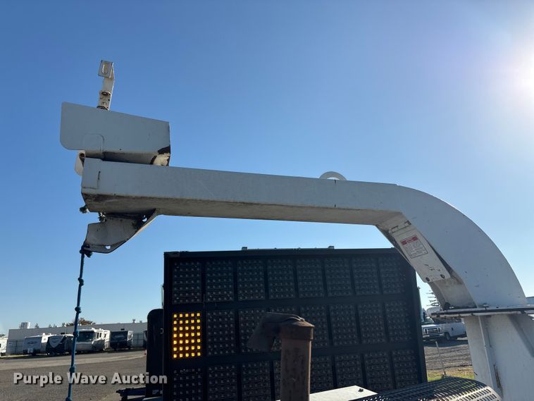 image for item YA1420 2014 Brush Bandit 200UC wood chipper