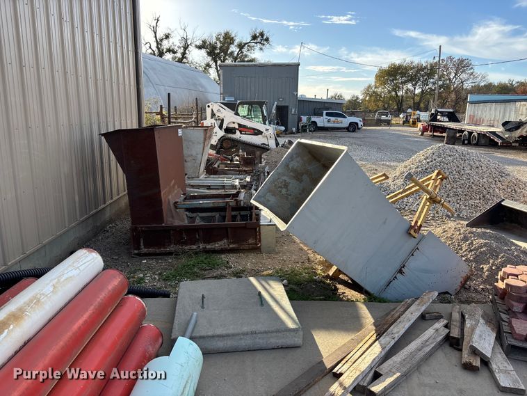 image for item DF8661 Concrete slip forms and stakes