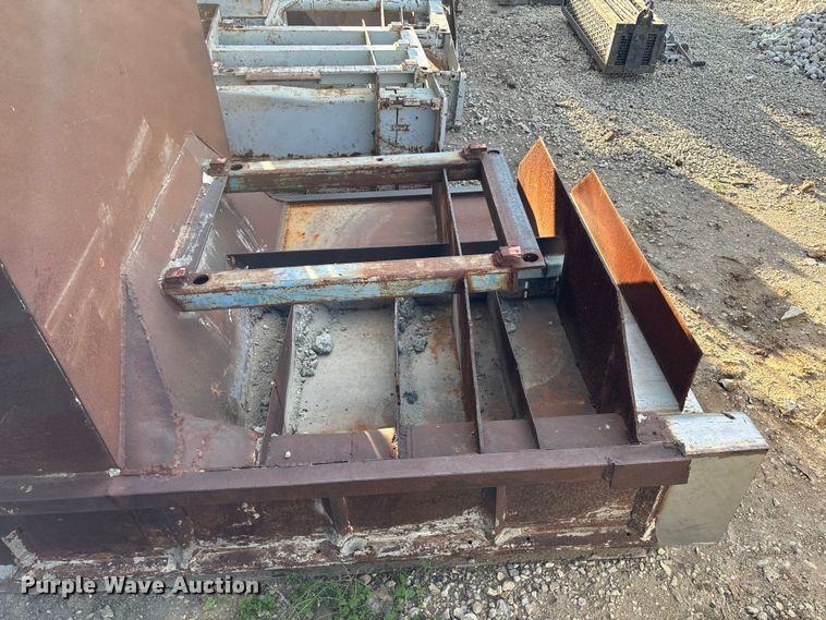 image for item DF8661 Concrete slip forms and stakes