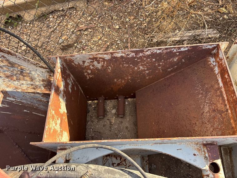 image for item DF8661 Concrete slip forms and stakes