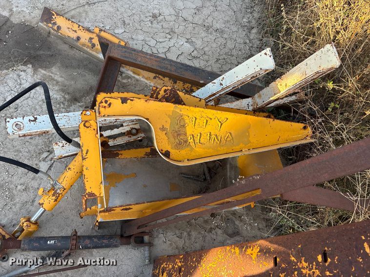 image for item DF8661 Concrete slip forms and stakes