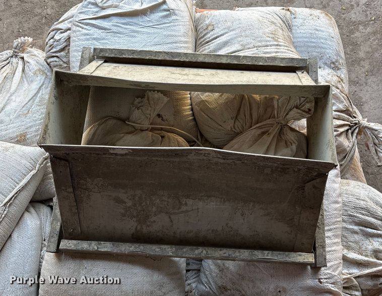 image for item DF8661 Concrete slip forms and stakes