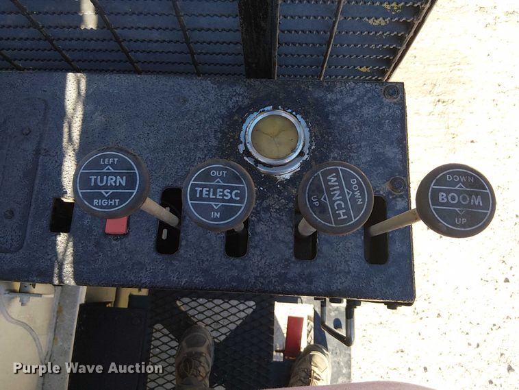 image for item DJ7902 1987 Ford LNT8000 crane truck