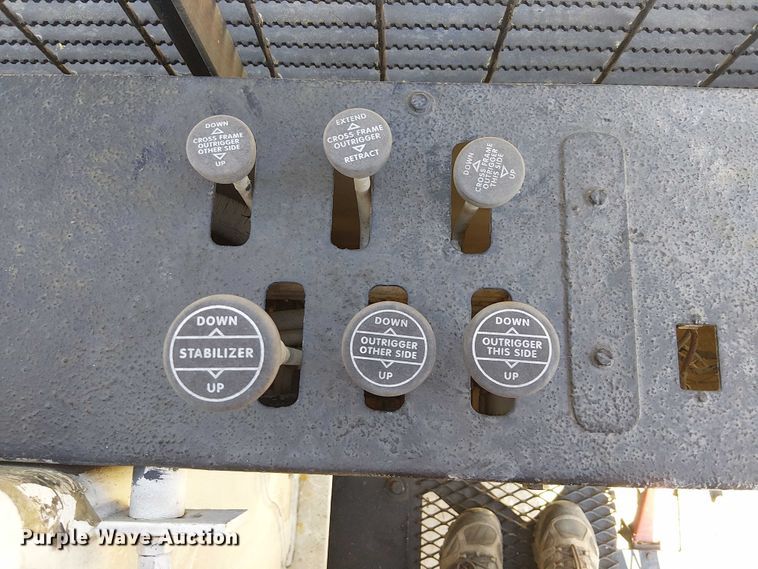 image for item DJ7902 1987 Ford LNT8000 crane truck