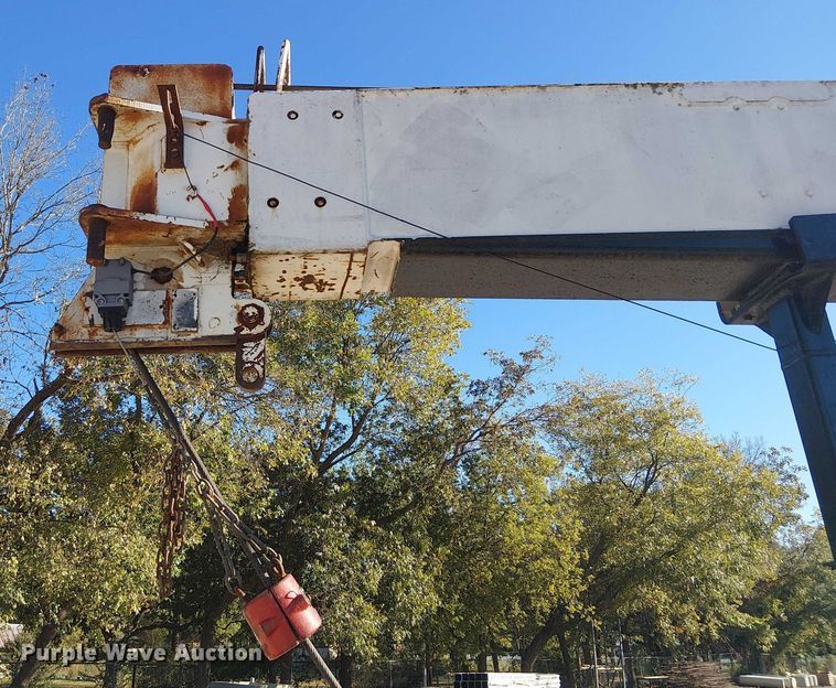 image for item DJ7902 1987 Ford LNT8000 crane truck