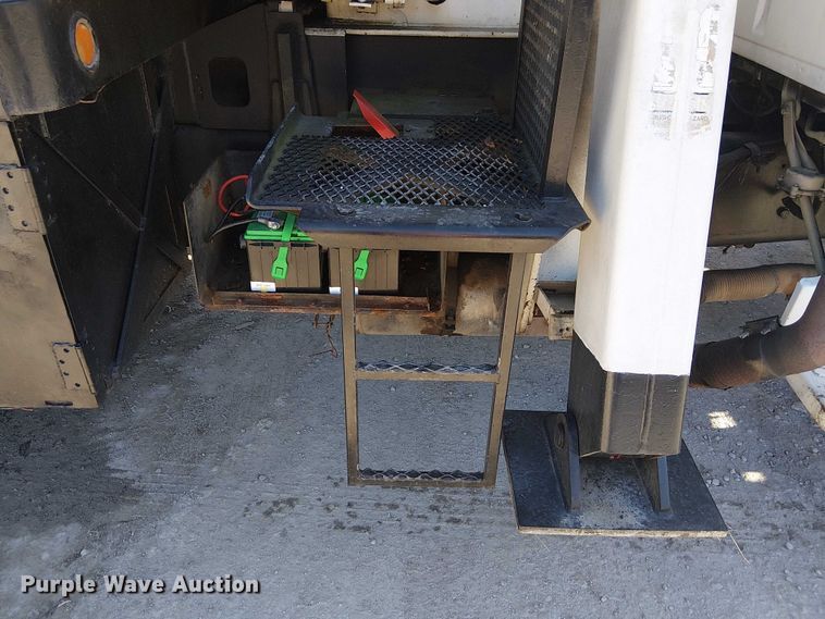 image for item DJ7902 1987 Ford LNT8000 crane truck