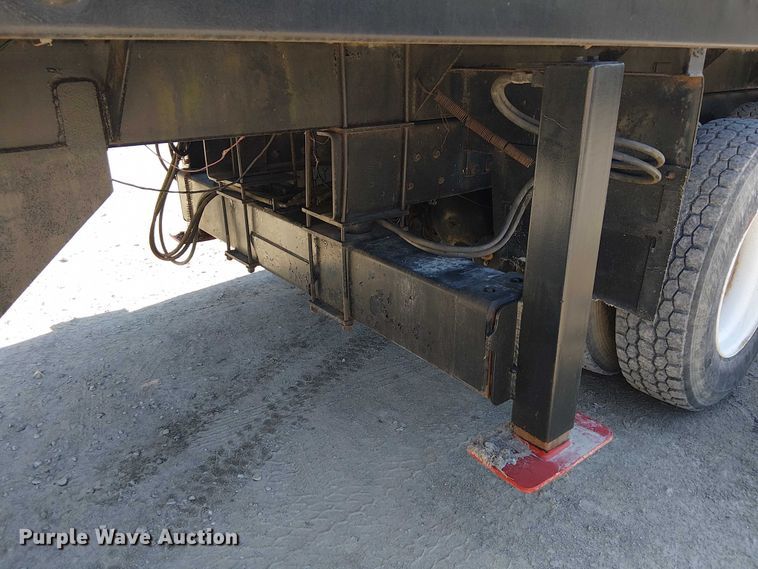 image for item DJ7902 1987 Ford LNT8000 crane truck