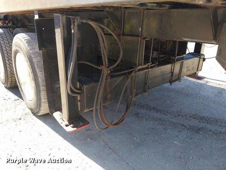 image for item DJ7902 1987 Ford LNT8000 crane truck