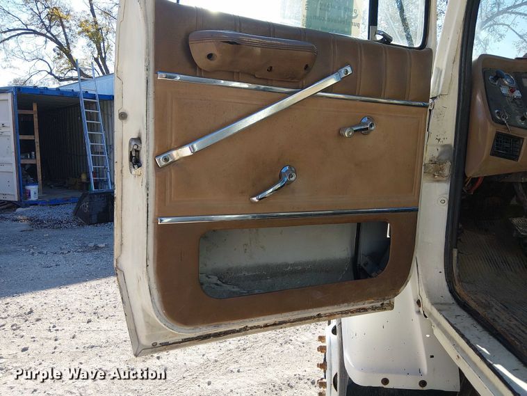 image for item DJ7902 1987 Ford LNT8000 crane truck