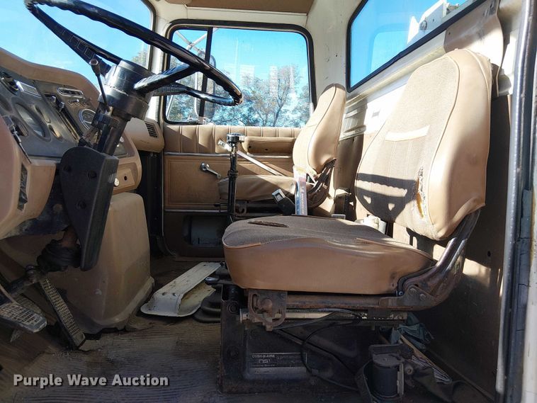 image for item DJ7902 1987 Ford LNT8000 crane truck