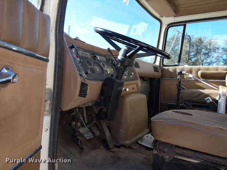 image for item DJ7902 1987 Ford LNT8000 crane truck