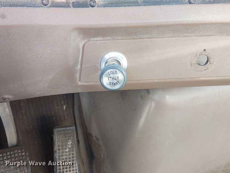 image for item DJ7902 1987 Ford LNT8000 crane truck