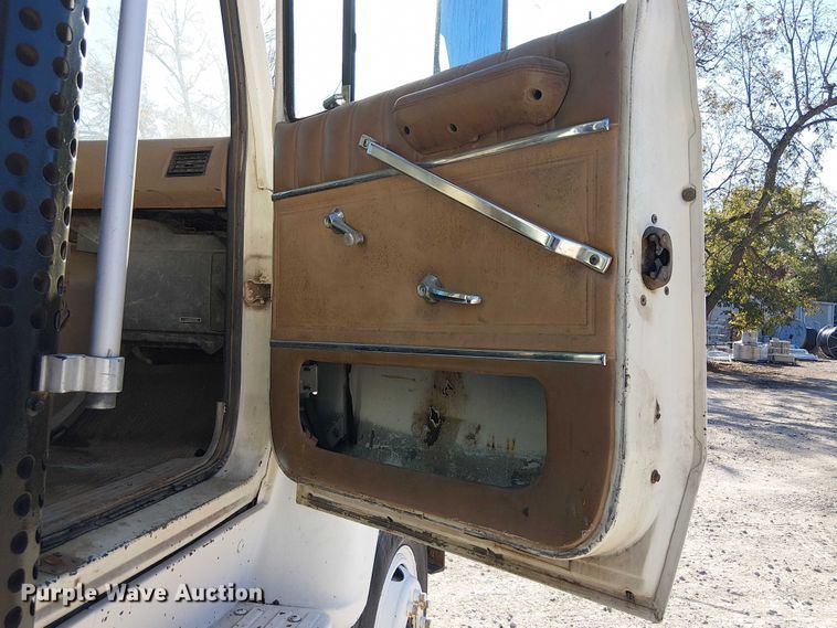 image for item DJ7902 1987 Ford LNT8000 crane truck