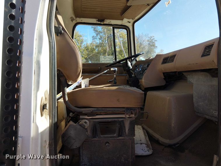 image for item DJ7902 1987 Ford LNT8000 crane truck