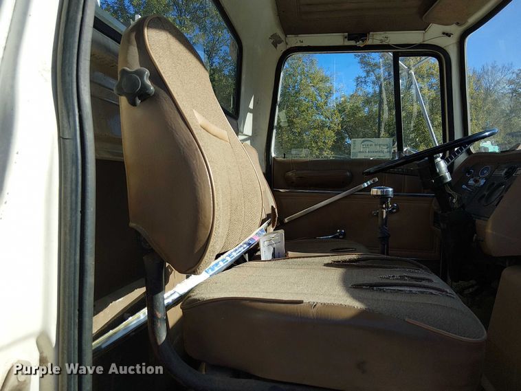 image for item DJ7902 1987 Ford LNT8000 crane truck