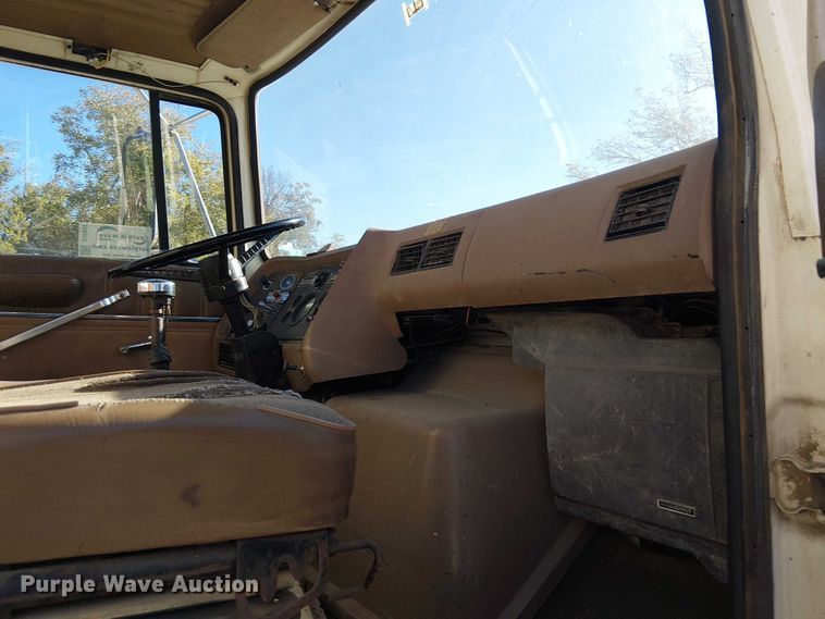 image for item DJ7902 1987 Ford LNT8000 crane truck