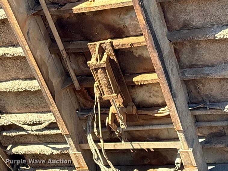 image for item DJ7936 2006 Peterbilt 335 dump truck