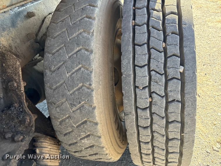 image for item DJ7936 2006 Peterbilt 335 dump truck