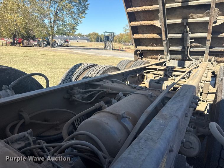 image for item DJ7937 2006 Peterbilt 378 dump truck