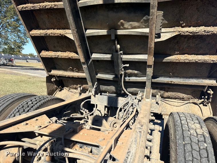 image for item DJ7937 2006 Peterbilt 378 dump truck