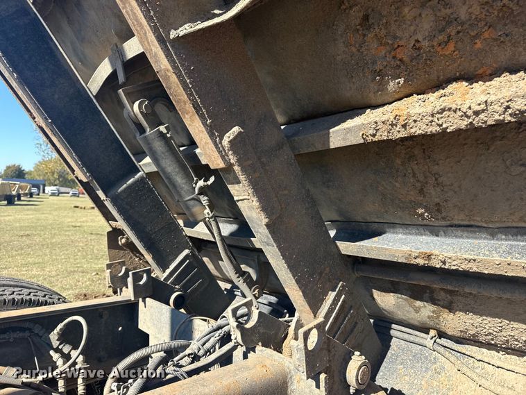 image for item DJ7937 2006 Peterbilt 378 dump truck