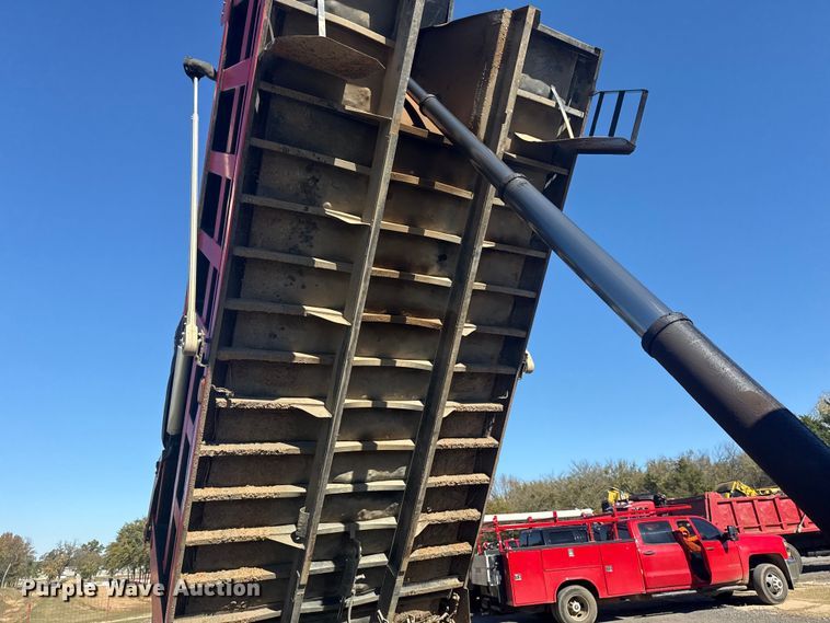 image for item DJ7937 2006 Peterbilt 378 dump truck