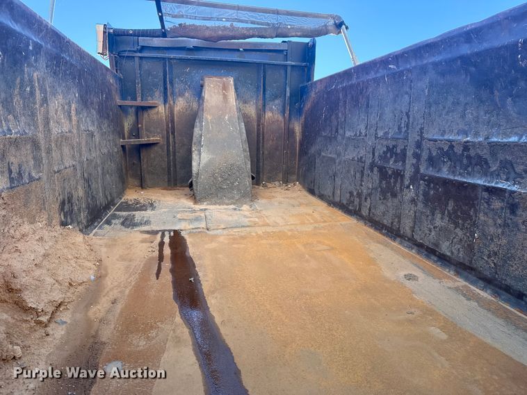 image for item DJ7937 2006 Peterbilt 378 dump truck