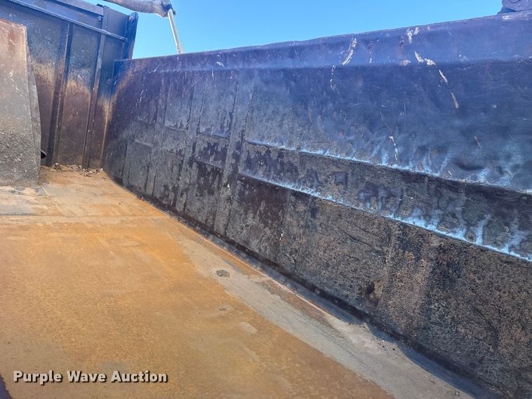 image for item DJ7937 2006 Peterbilt 378 dump truck