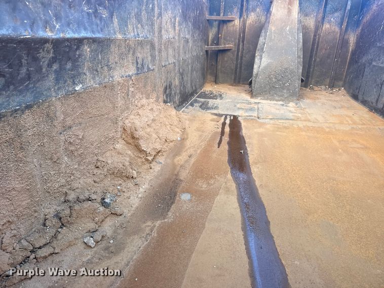 image for item DJ7937 2006 Peterbilt 378 dump truck