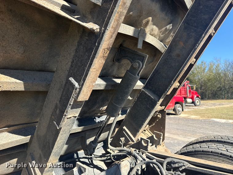 image for item DJ7937 2006 Peterbilt 378 dump truck