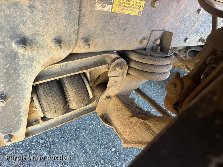 image for item DJ7937 2006 Peterbilt 378 dump truck