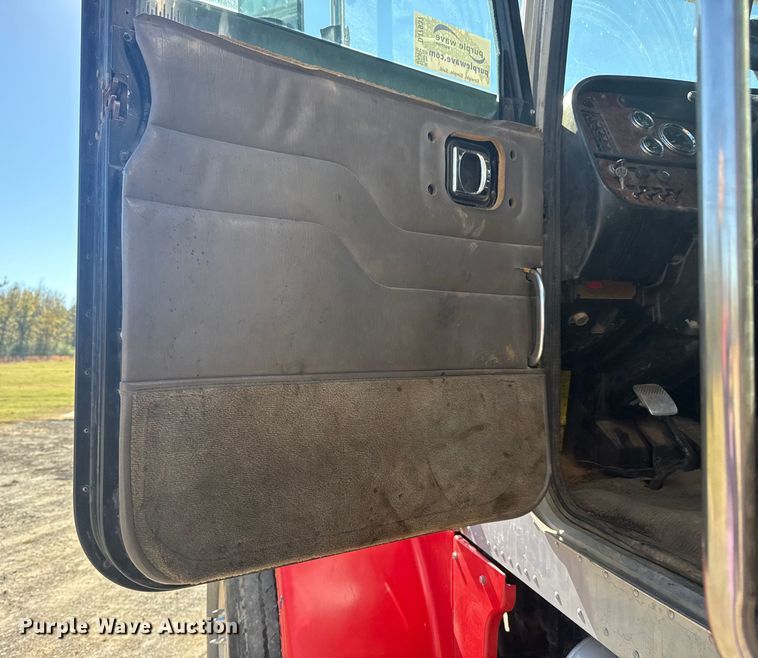 image for item DJ7937 2006 Peterbilt 378 dump truck