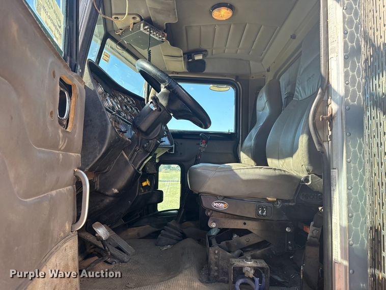 image for item DJ7937 2006 Peterbilt 378 dump truck