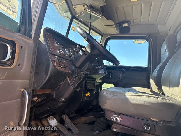 image for item DJ7937 2006 Peterbilt 378 dump truck