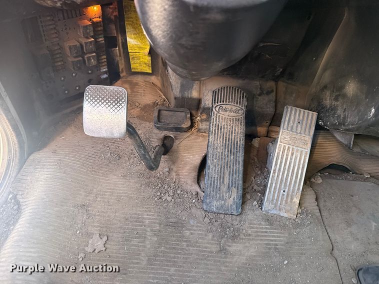 image for item DJ7937 2006 Peterbilt 378 dump truck